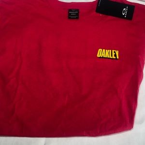 👕 Oakley shirt